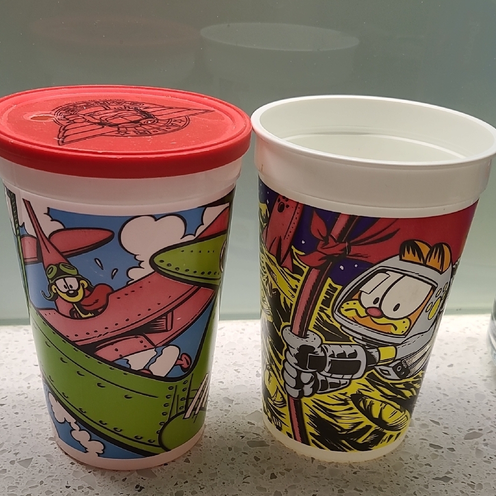Colorful PIZZA HUT Garfield Character Cups